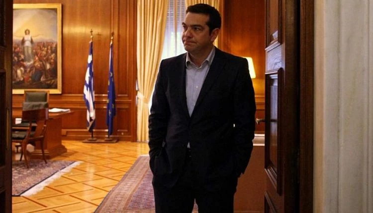 Μόνος στο Μαξίμου ο Τσίπρας – Βγήκαν τα μαχαίρια στον ΣΥΡΙΖΑ – Αμφισβητούνται οι επιλογές του